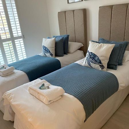 Luxury Beachfront Outstanding 2 Bedroom Apartment อีสต์บอร์น ภายนอก รูปภาพ