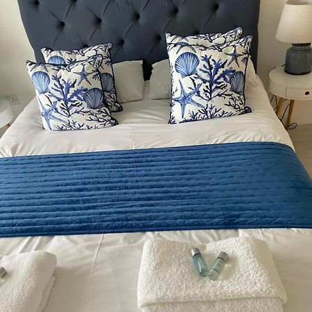 Luxury Beachfront Outstanding 2 Bedroom Apartment อีสต์บอร์น ภายนอก รูปภาพ