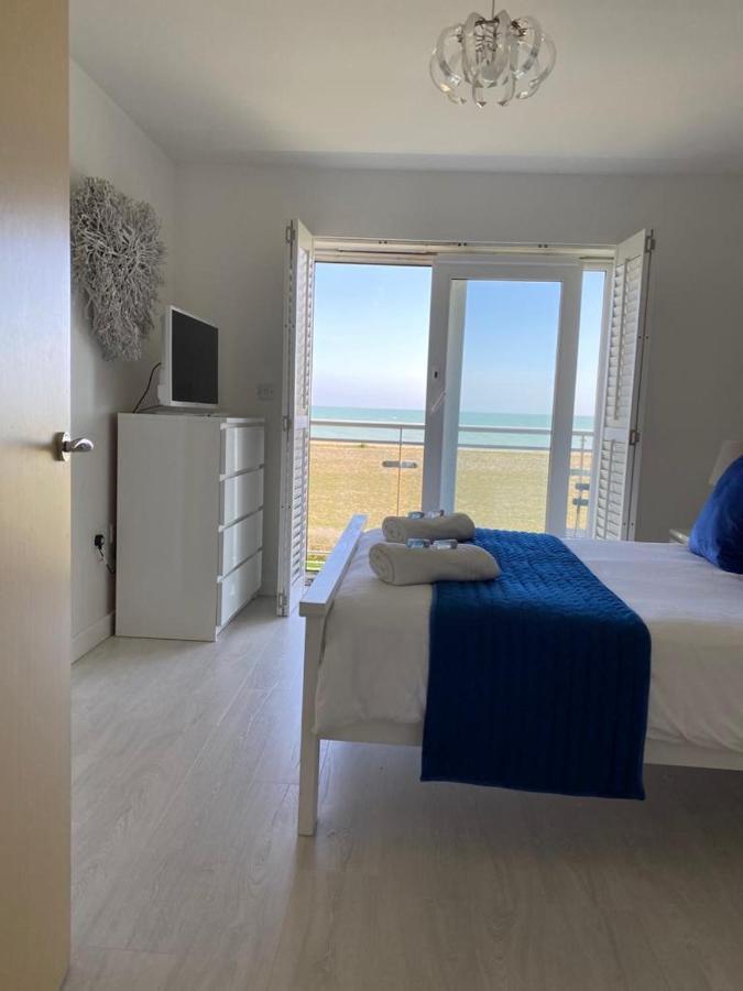 Luxury Beachfront Outstanding 2 Bedroom Apartment อีสต์บอร์น ภายนอก รูปภาพ