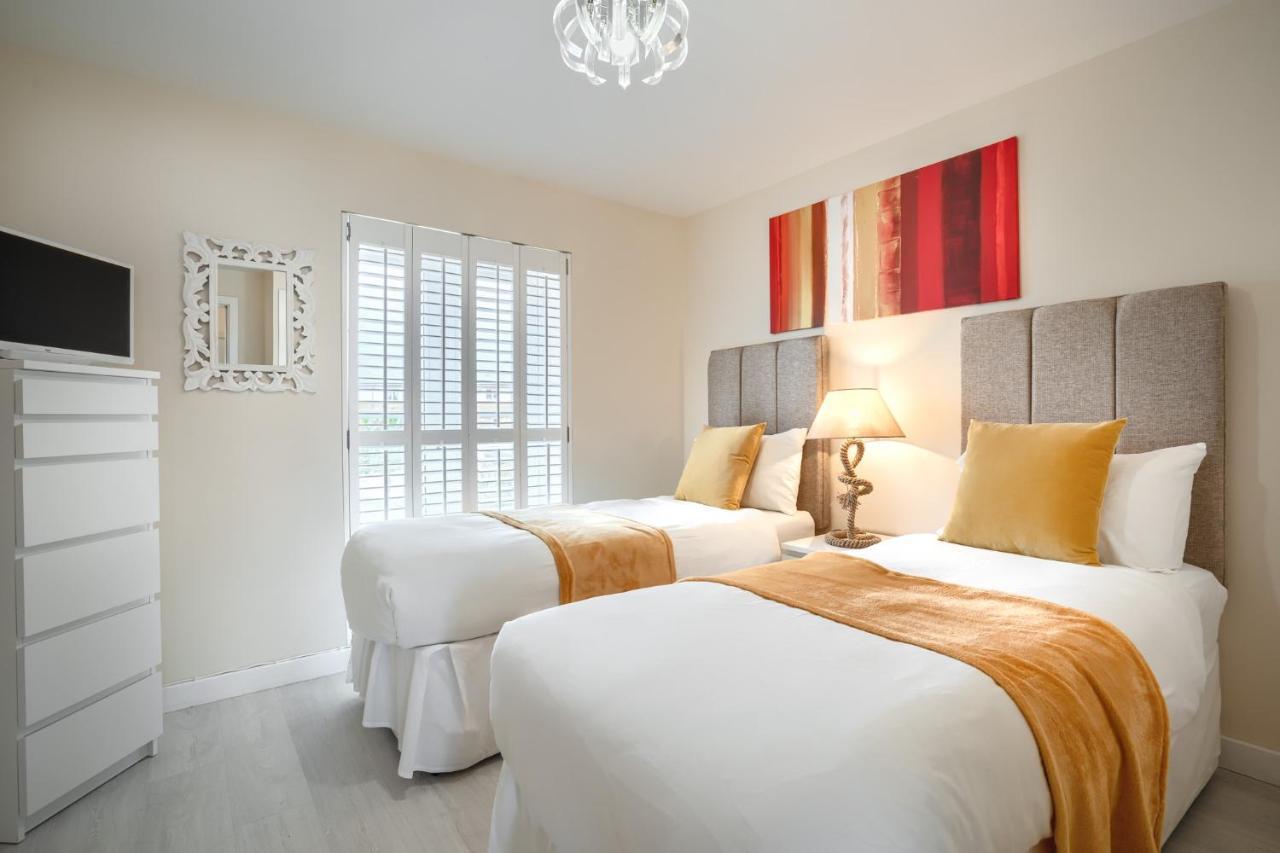 Luxury Beachfront Outstanding 2 Bedroom Apartment อีสต์บอร์น ภายนอก รูปภาพ