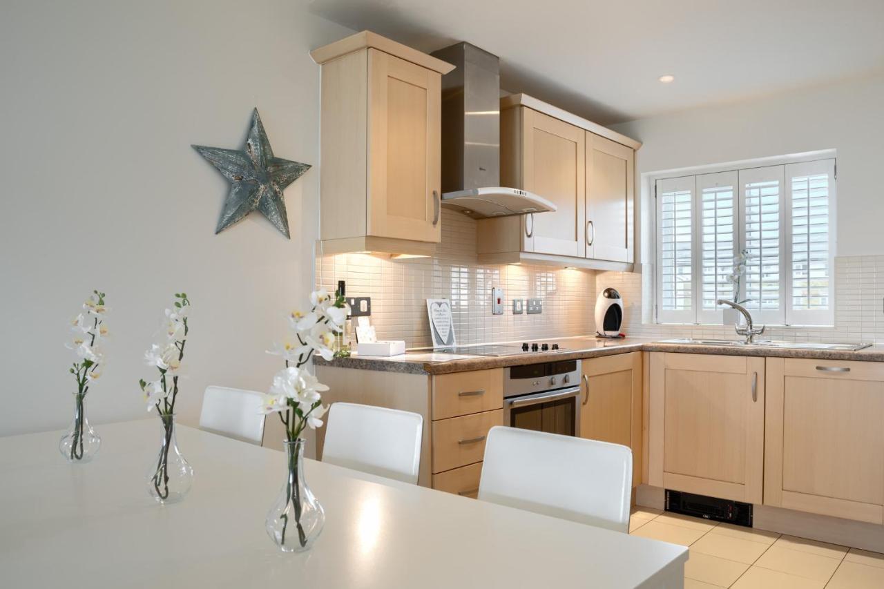 Luxury Beachfront Outstanding 2 Bedroom Apartment อีสต์บอร์น ภายนอก รูปภาพ