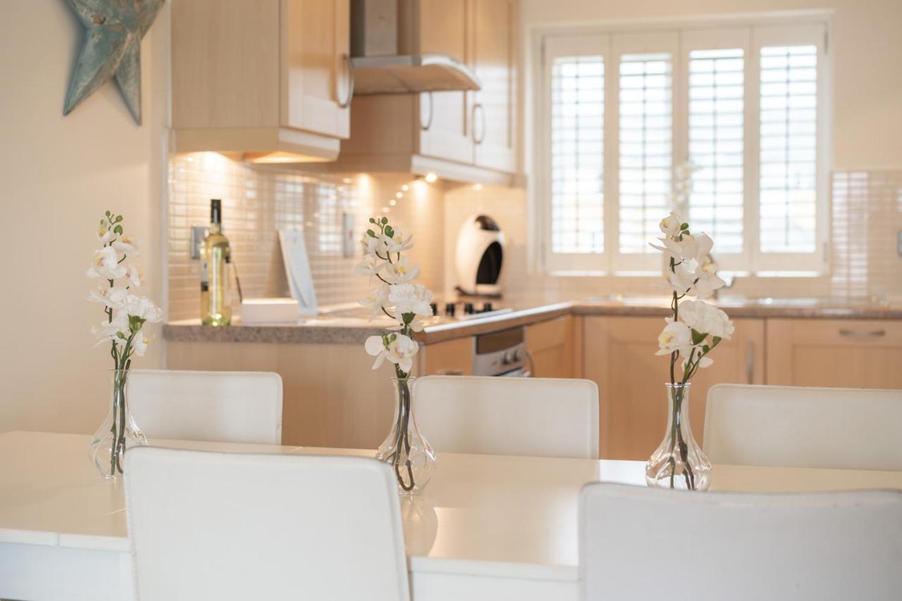 Luxury Beachfront Outstanding 2 Bedroom Apartment อีสต์บอร์น ภายนอก รูปภาพ