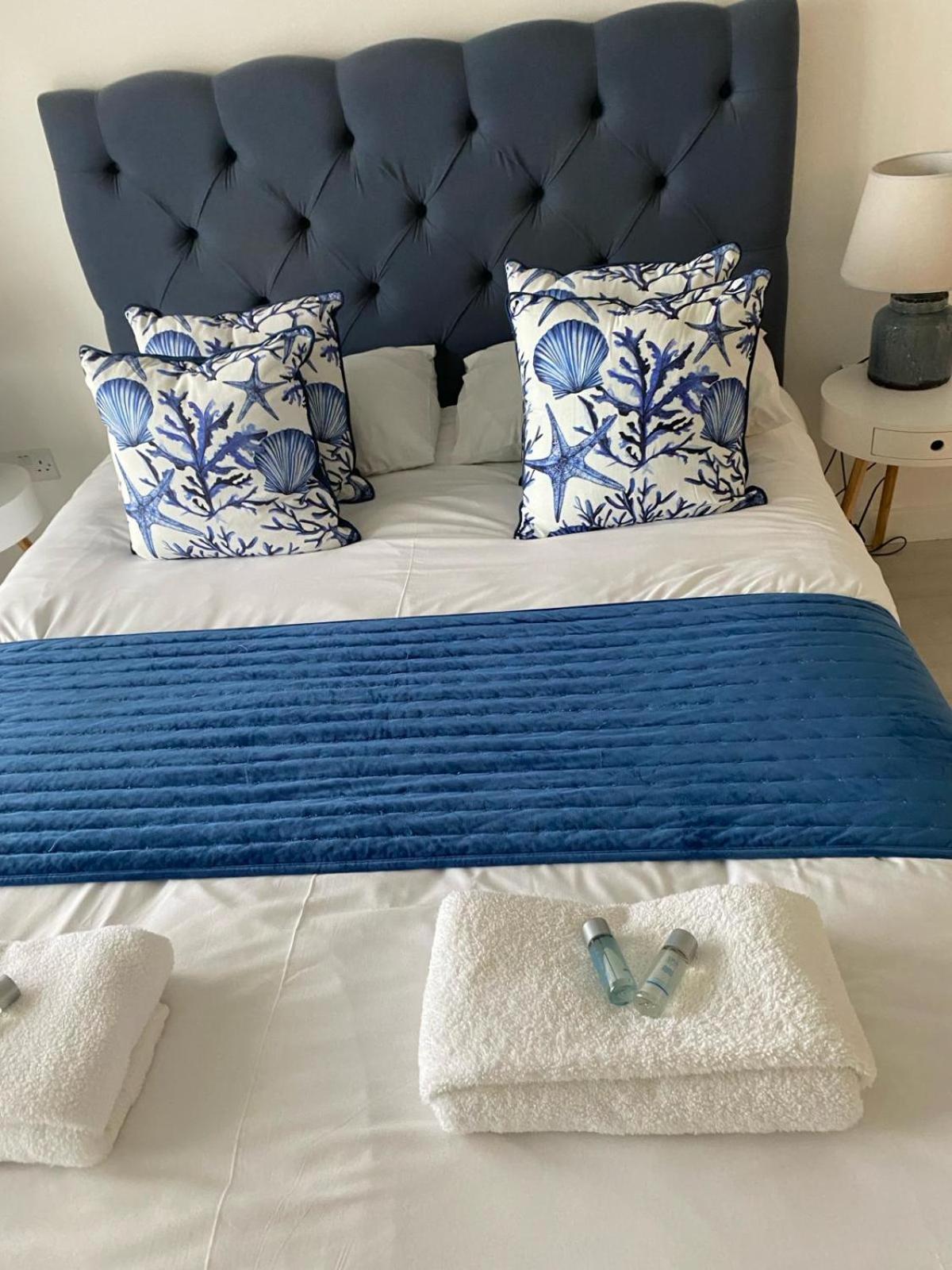 Luxury Beachfront Outstanding 2 Bedroom Apartment อีสต์บอร์น ภายนอก รูปภาพ